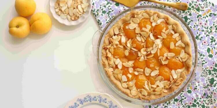 טארט משמש וקרם שקדים. צילום: אפרת ליכטנשטט