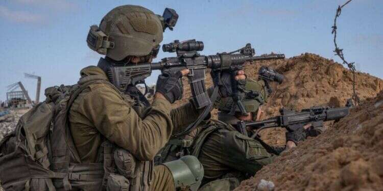 לוחמי צה תיעוד: אוגדה 99 משמידה תשתיות טרור ומחסלת מחבלים במרכז הרצועה