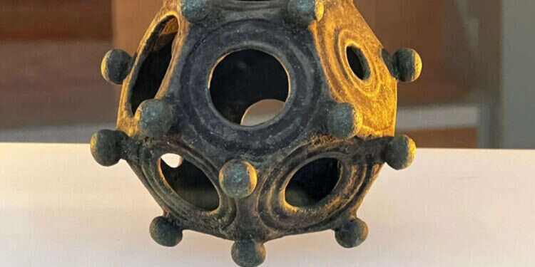 12 צדדים ואינספור תיאוריות: שריד מהתקופה הרומית מבלבל את החוקרים