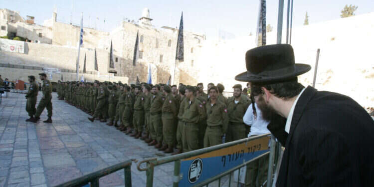טקס השבעה של חיילי הנח"ל החרדי. צילום: מרים צחי
