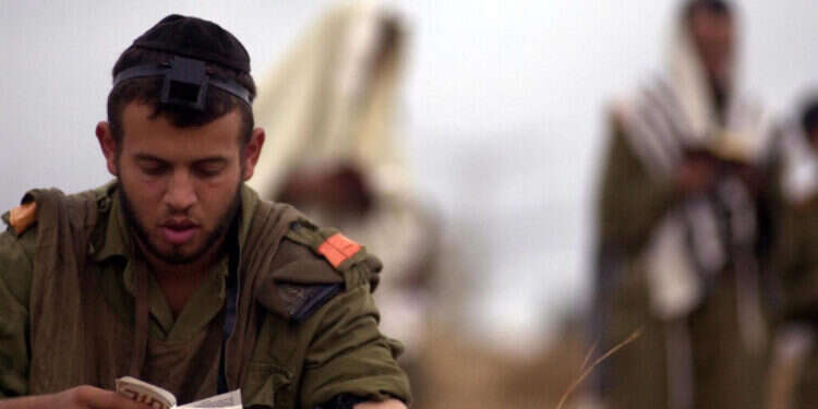 חייל בגדוד הנח"ל החרדי במהלך הטירונות. צילום: יואב גוטרמן, דובר צה"ל