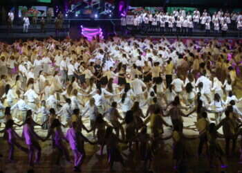 ריקוד הורה בטקס הדלקת המשואות 2015. צילום: מרים צחי ריקוד הורה בטקס הדלקת המשואות 2015. צילום: מרים צחי