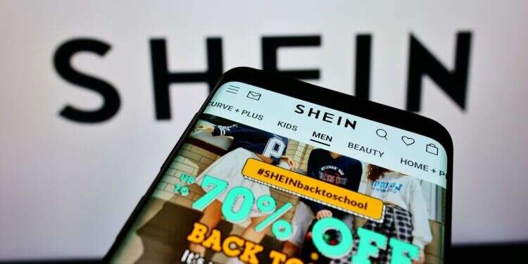 צילום: שאטרסטוק שיין קניות בגדים אופנה