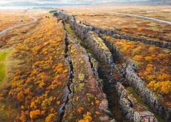 לוחות טקטוניים איסלנד געש התפרצות קרום כדור הארץ מדע