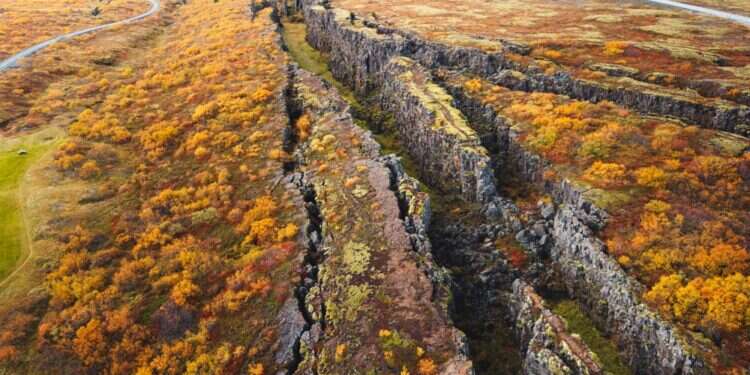 לוחות טקטוניים איסלנד געש התפרצות קרום כדור הארץ מדע
