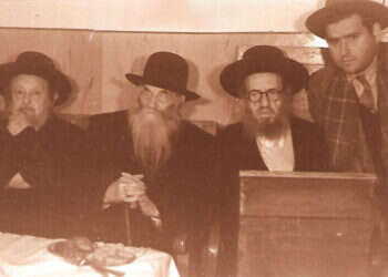 מימין: הרב ניסן זק"ש, הרב יעקב משה חרל"פ, הרב איסר זלמן מלצר, הרב דב בעריש ויידנפלד ("הרב מטשבין"). באדיבות הרב אברהם זק"ש