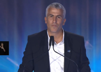 נאום מנחם קלמנזון: הרגע הצלול שהוא האמת