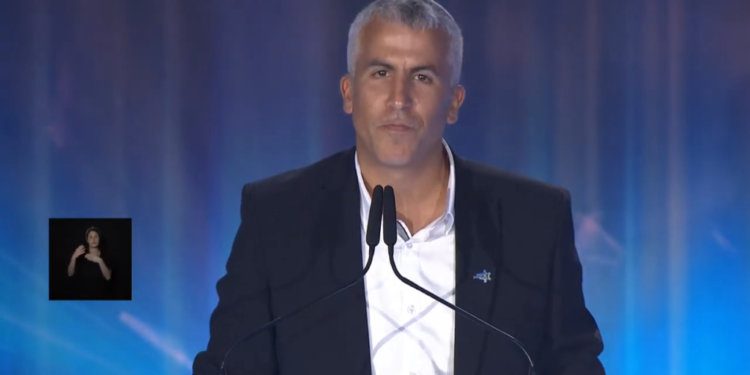 נאום מנחם קלמנזון: הרגע הצלול שהוא האמת