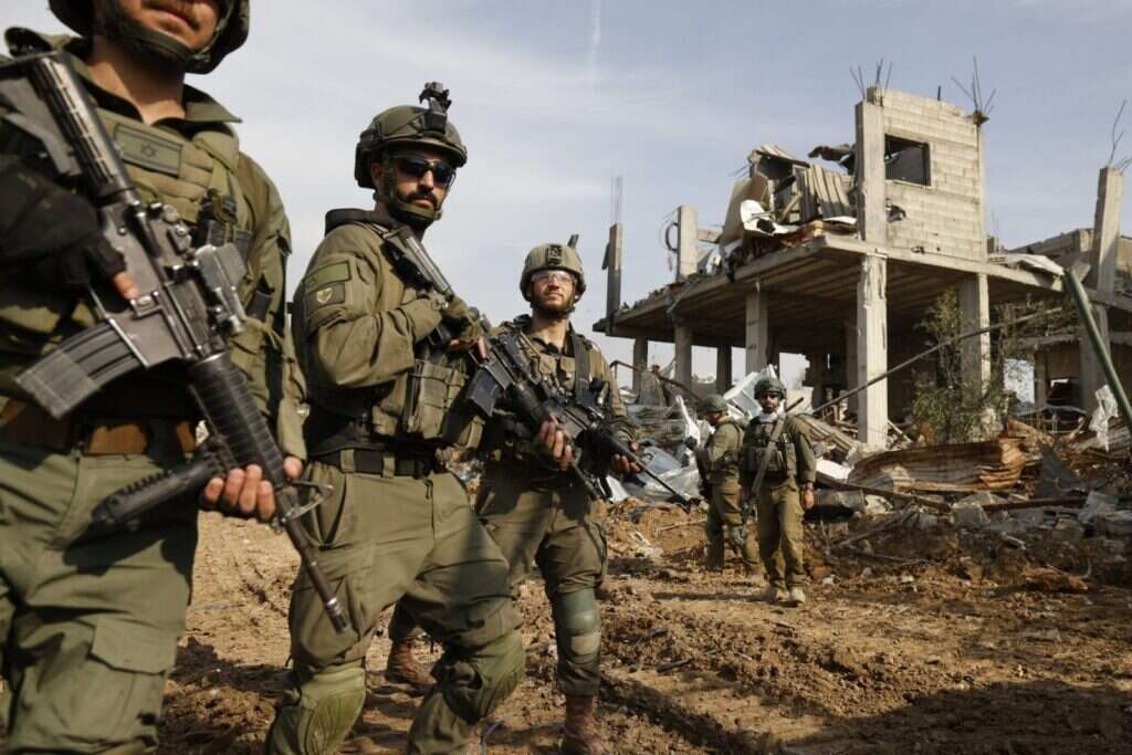 באמצע - רס