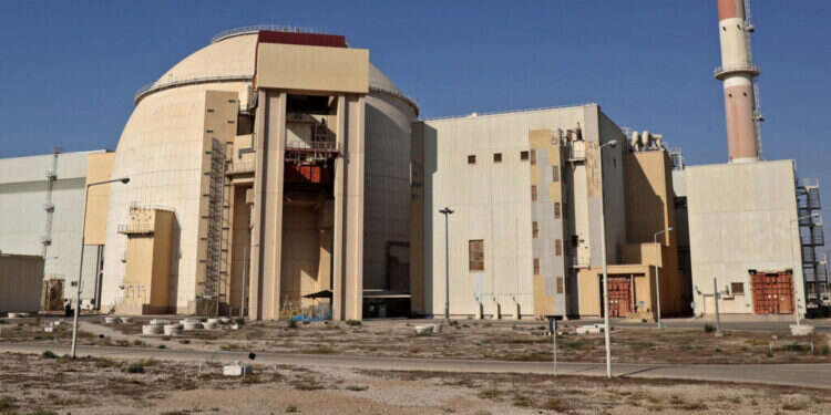 כורי מחקר לצד אנרגיה אזרחית. תחנת הכוח בבושהר. צילומים: איי.אף.פי