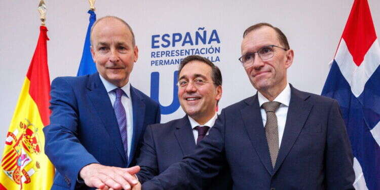 שרי החוץ של אירלנד, ספרד ונורווגיה (משמאל לימין). צילום: EPA שרי החוץ של אירלנד, ספרד ונורווגיה (משמאל לימין). צילום: EPA