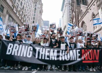 ברחובות ניו יורק: משאית הציגה את סרטון התצפיתניות