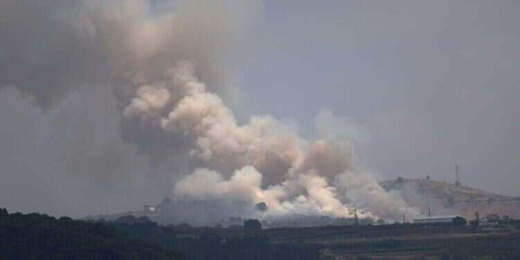 שריפה ברמת הגולן כתוצאה מירי חיזבאללה. צילום: EPA שריפה ברמת הגולן כתוצאה מירי חיזבאללה