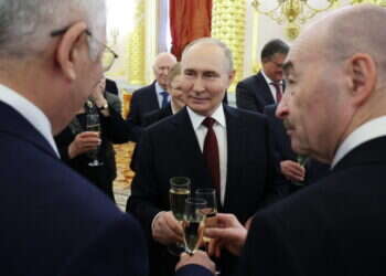 מרגיש בטוח בעמדותיו. נשיא רוסיה ולדימיר פוטין