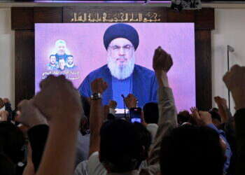 נאום מצולם של נסראללה בטקס זיכרון לאבו־טאלב, בכיר חיזבאללה שחוסל בידי ישראל. צילום: אי.פי.איי