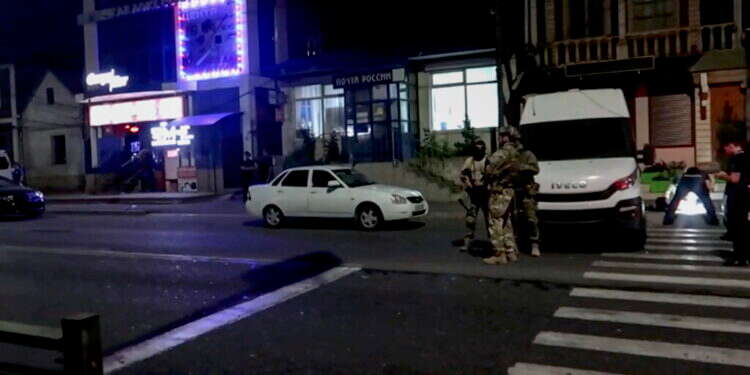 "שעתיים וחצי של קרב יריות נוראי": עדת ראייה מהפיגוע בדגסטאן בראיון למקור ראשון