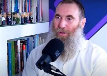 עמי ברעם. צילום מסך מתוך הפודקאסט  "לא מטשטשים זהויות": מה עושים כשאחד מבני הזוג מחליט להיות דתי?