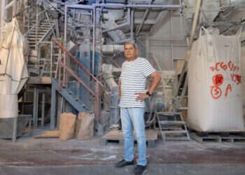 בן־הרוש במפעל בקריית־שמונה, השבוע. צילום: אייל מרגולין, ג׳יני