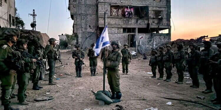 מה עכשיו? לשנות את המשוואה ולחולל ניסים. טקס יום הזיכרון ברצועת עזה. צילום: איי.אף.פי