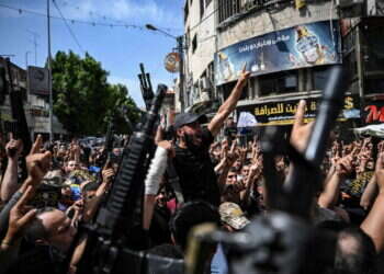 רבע שעה מהמועצה האזורית גלבוע. לוויה בג'נין במאי האחרון. צילום: AFP