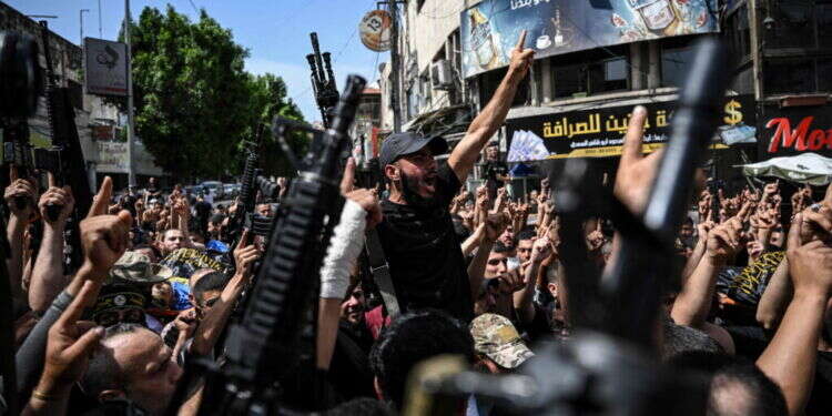 רבע שעה מהמועצה האזורית גלבוע. לוויה בג'נין במאי האחרון. צילום: AFP רבע שעה מהמועצה האזורית גלבוע. לוויה בג'נין במאי האחרון. צילום: AFP