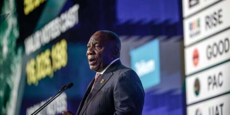 נשיא דרום אפריקה סיריל רמפוסה נואם לאחר ההכרזה על תוצאות הבחירות. צילום: AFP נשיא דרום אפריקה סיריל רמפוסה נואם לאחר ההכרזה על תוצאות הבחירות