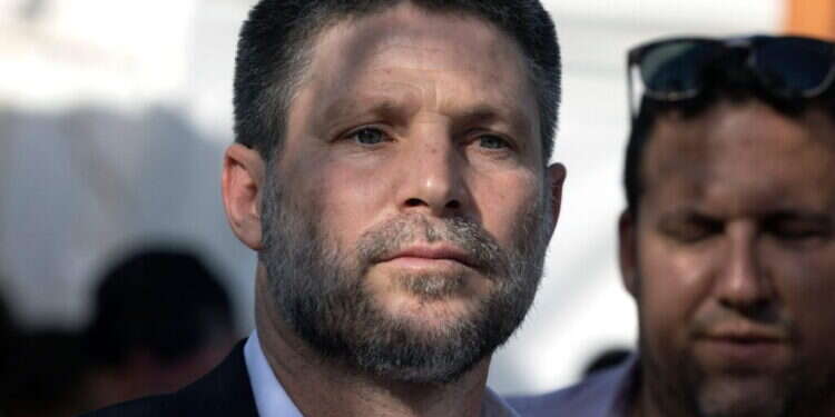 שר האוצר בצלאל סמוטריץ'. צילום: AFP במלחמה בצפון לישראל יש הרבה יותר מה להפסיד