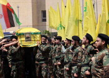 הלווייתו של אבו־טאלב בביירות, שלשום. צילום: איי.אף.פי