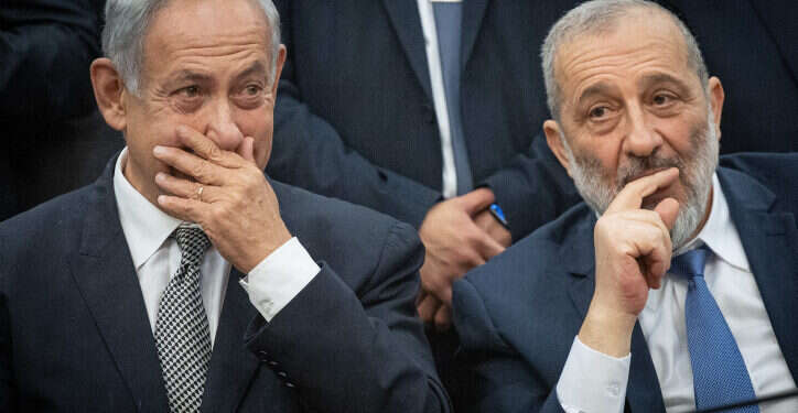 בנימין נתניהו ואריה דרעי. צילום: יונתן זינדל, פלאש 90 חוק הרבנים הוא רק הפרומו – הפיצוץ הגדול עוד לפנינו