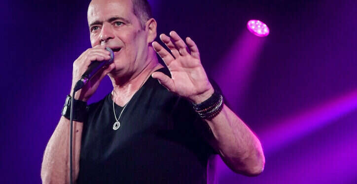 הזמר אדם ז הזמר אדם נפטר לאחר מאבק במחלת הסרטן