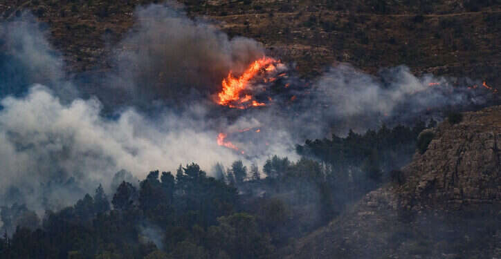 שרפה סמוך לקריית שמונה שנגרמה כתוצאה מירי חיזבאללה. צילום: אייל מרגולין, פלאש 90