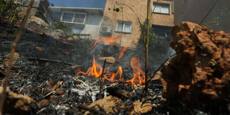 נפילת רקטה בקריית־שמונה. צילום: אייל מרגולין - פלאש 90 קריית שמונה: כך זה נראה כשמדינה שוכחת עיר