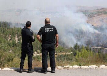 שרפה ביער ביריה הסמוך לצפת, שנגרמה כתוצאה מירי טילי חיזבאללה. צילום: דוד כהן, פלאש 90 הפקרת הצפון: השריפות יכולות להיות העילה למלחמה כוללת