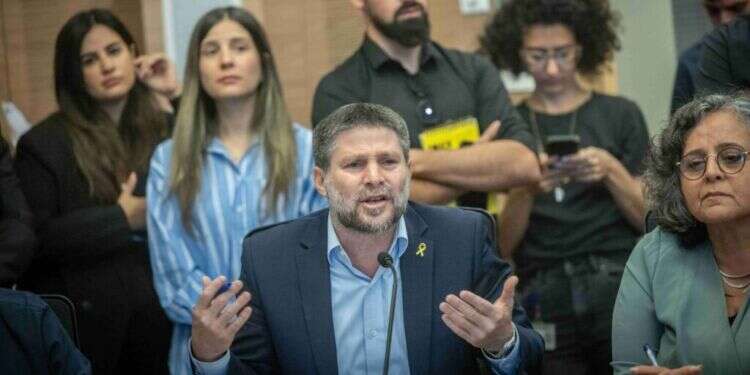 סמוטריץ' בדיוני התקציב בכנסת. צילום: חיים גולדברג, פלאש 90 סמוטריץ' בדיוני התקציב בכנסת בשבוע שעבר. צילום: חיים גולדברג, פלאש 90