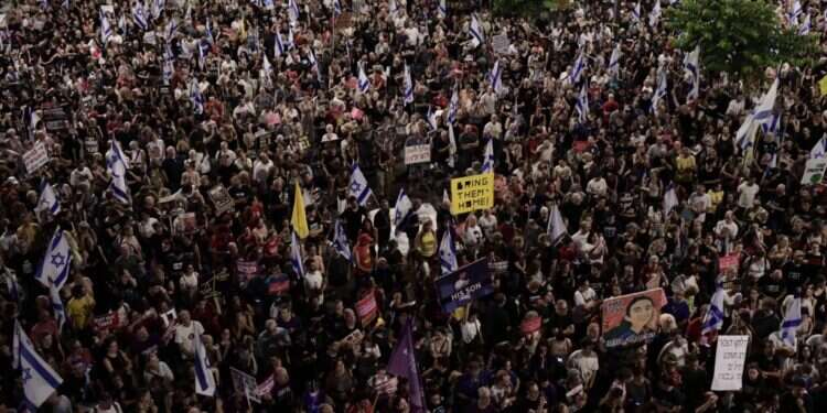 מחאה בתל־אביב נגד הממשלה. צילום: תומר נויברג, פלאש 90