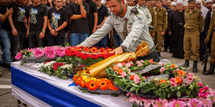 הלווייתו השבוע בבית־ג'ן. צילום: דוד כהן, פלאש 90