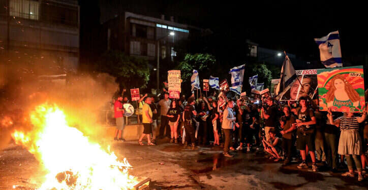 ההפגנות האלימות בתל אביב. צילום: ג'מאל עוואד, פלאש 90 במשטרה האשימו את הח"כית, שמאיימת בתביעת דיבה