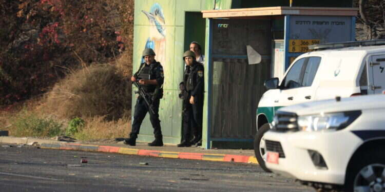 כוחות צבא בצומת שער הנגב, 12 באוקטובר. צילום: גטי אימג'ס כוחות צבא בצומת שער הנגב, 12 באוקטובר. צילום: גטי אימג'ס