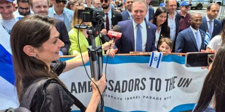 גלעד ארדן במצעד. צילום: מיכאל טוכפלד תחת אבטחה חסרת תקדים: מצעד ההצדעה לישראל בניו-יורק