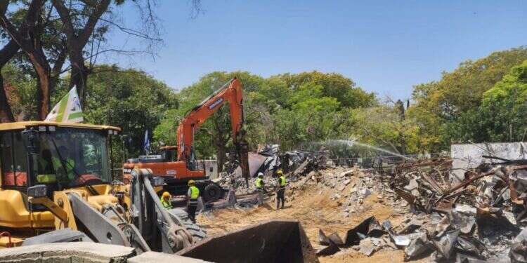 הריסת מבני הציבור בקיבוץ בארי. צילום: מנהלת תקומה קיבוץ בארי: החלה הריסת מבני הציבור שנפגעו ב-7 באוקטובר