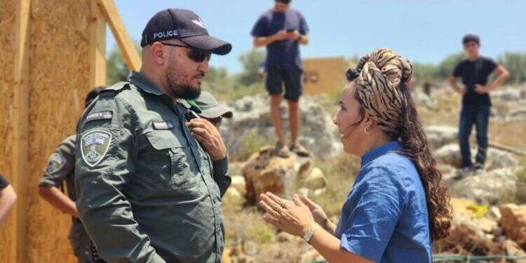 רויטל שמיר, אלמנתו של מוטי שמיר ז בהנחיית האלוף פוקס: נהרסה שכונה בשומרון שהוקמה לזכר מוטי שמיר