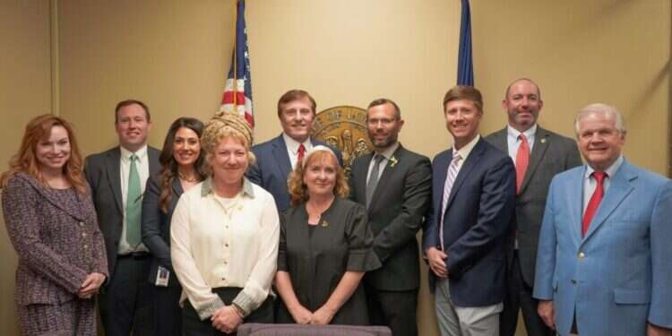 חברי משלחת מועצת יש משלחת מועצת בנימין בארה"ב פעלה לחקיקה נגד האג ואנטישמיות