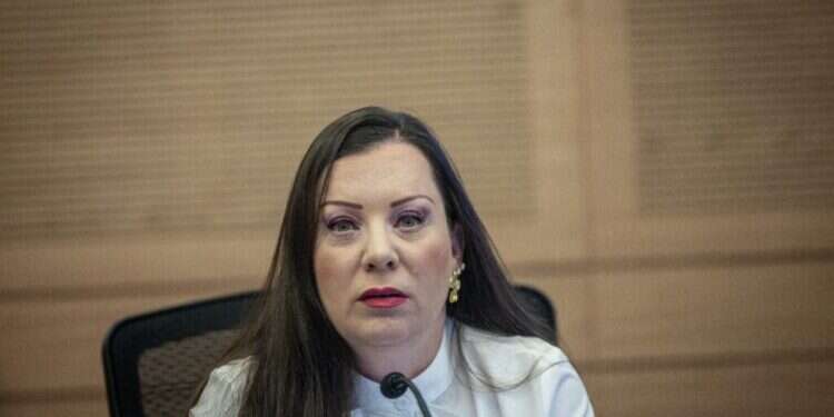 טלי גוטליב בקבוצה פנימית: שלושה חברי קואליציה יצביעו נגד חוק הרבנים