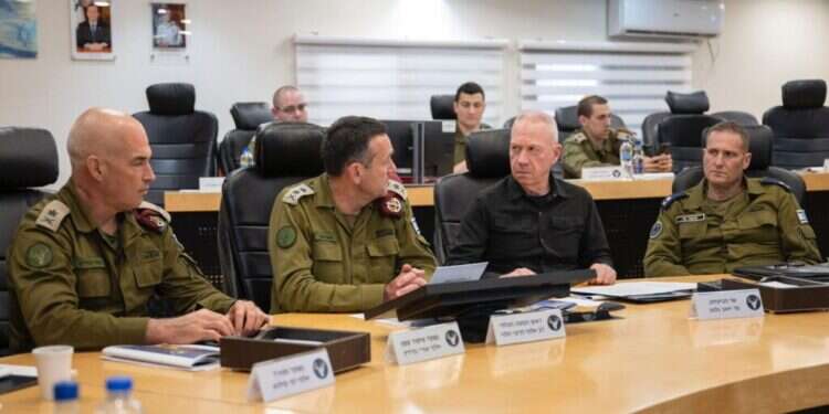 השר גלנט, הרמטכ הערכת מצב בצפון: "נמצא את הדרך להחזיר את התושבים"