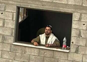 חייל יהודי מתפלל ברובה. סעדיה דרעי ז"ל. צילום: באדיבות המשפחה