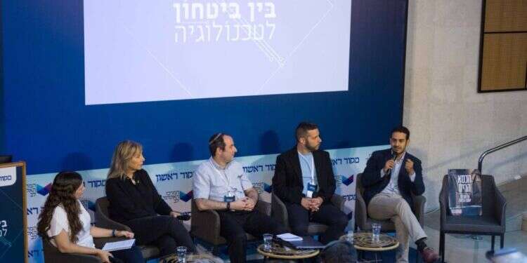 פאנל בנושא  "המילה 'חמאס' לא קיימת בלקסיקון של המערב, זו בעיה גדולה"