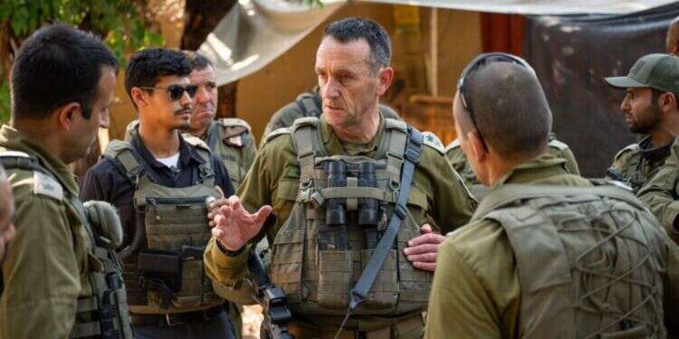 הרמטכ״ל בצפון: "מתקרבים לנקודת החלטה – צה"ל מוכן להתקפה"