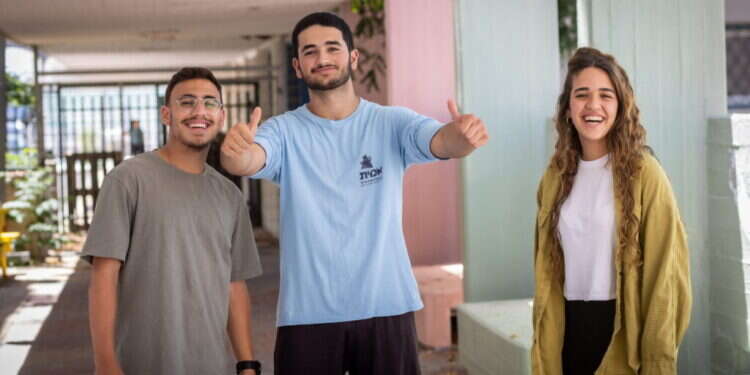 השמיניסטים משדרות. מימין: מור גבאי, דביר אדרי ודביר ליברטי. צילום: אריק סולטן השמיניסטים של שדרות מסכמים שנת לימודים מערערת