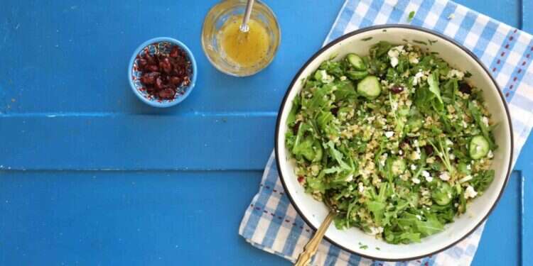 סלט ירוקים ופריקה. צילום: אפרת ליכטנשטט סלט ירוקים ופריקה. צילום: אפרת ליכטנשטט