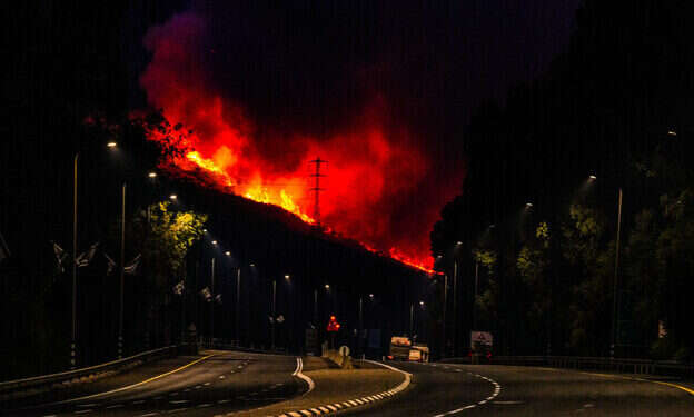 שרפה מעל קריית שמונה, יוני 24'. צילום: אייל מרגולין, פלאש 90